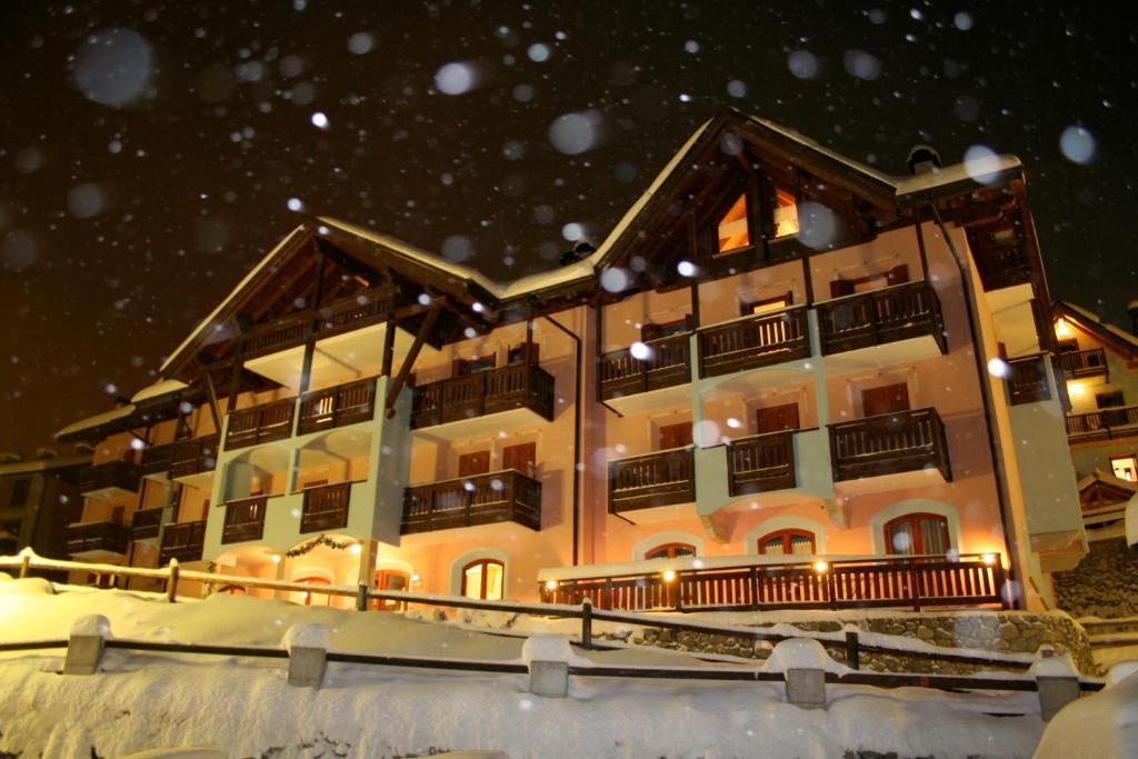 Hotel Residence Dahu ปัสโซเดลโตนาเล ภายนอก รูปภาพ